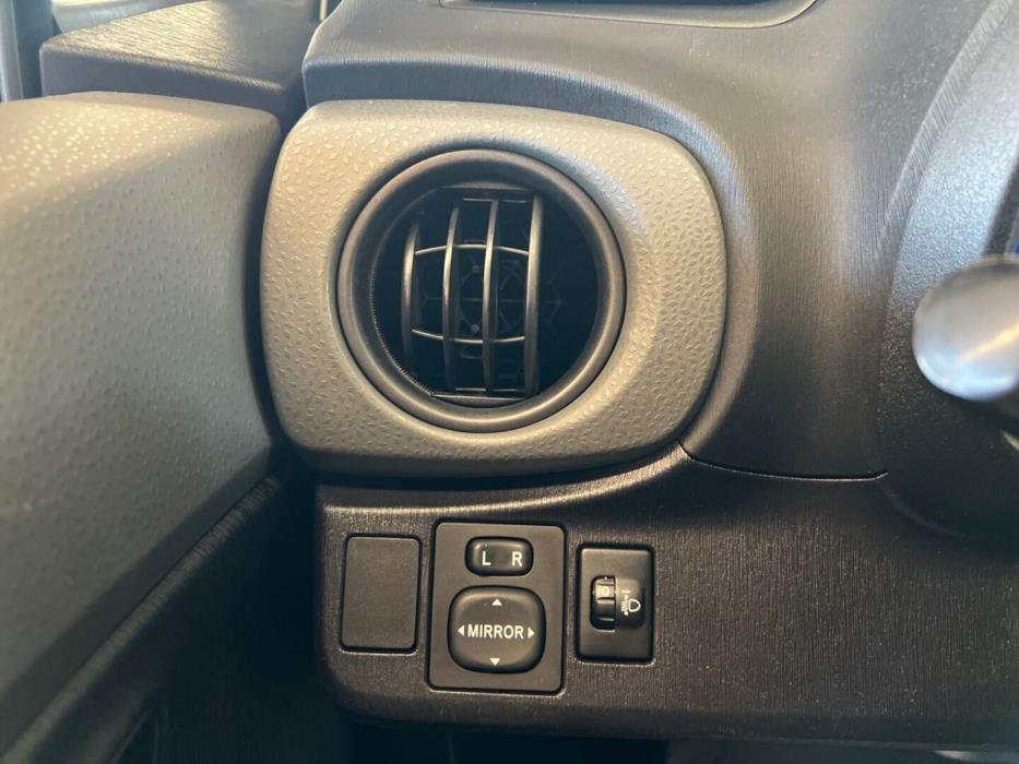 TOYOTA Yaris 2013