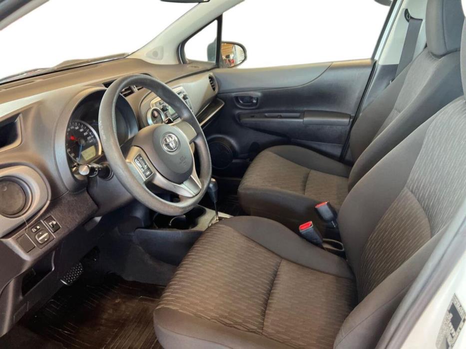 TOYOTA Yaris 2013