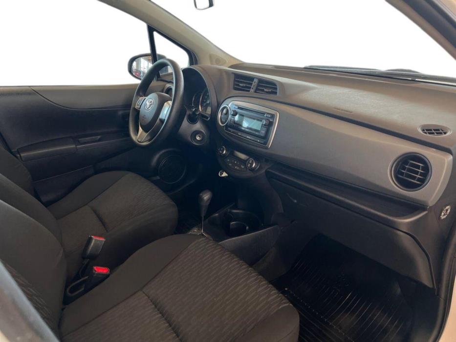 TOYOTA Yaris 2013