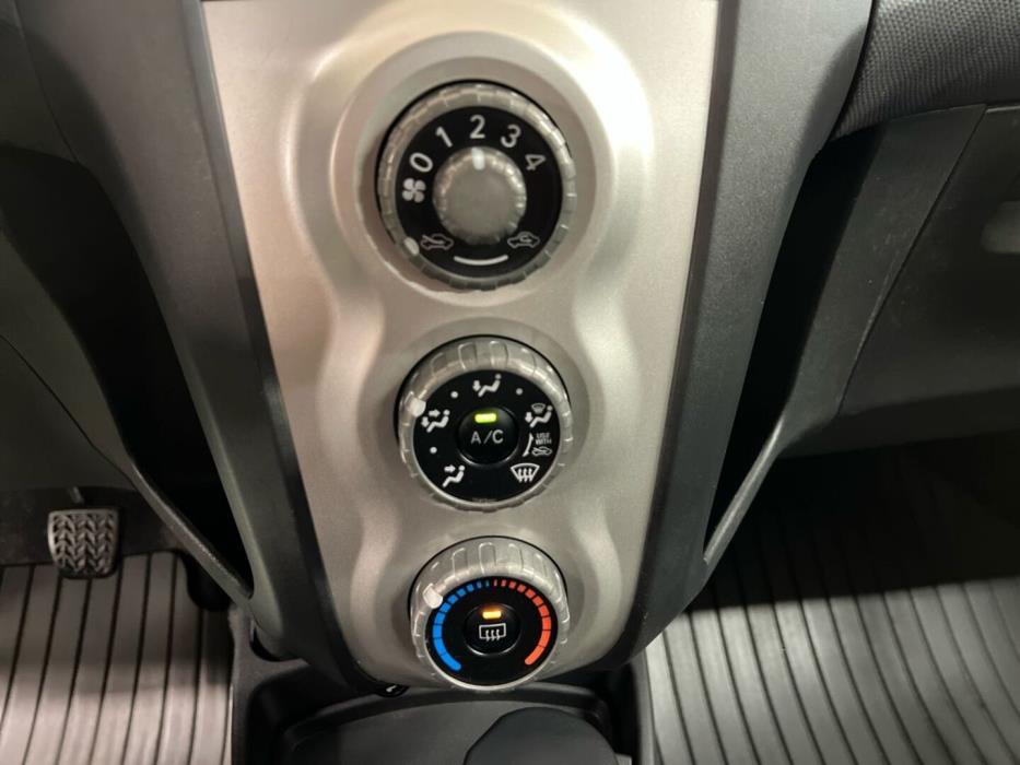 TOYOTA Yaris 2008