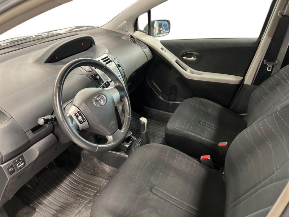 TOYOTA Yaris 2008