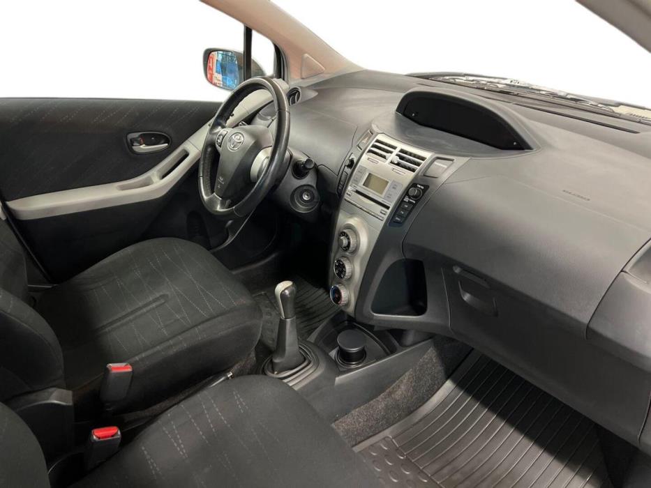 TOYOTA Yaris 2008