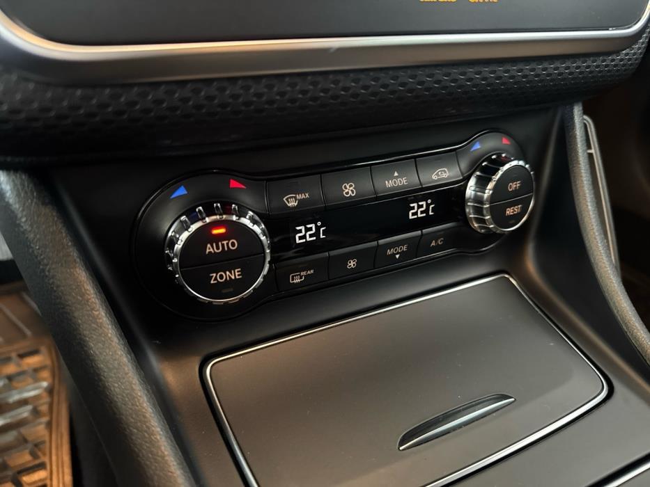 MERCEDES-BENZ A 2017