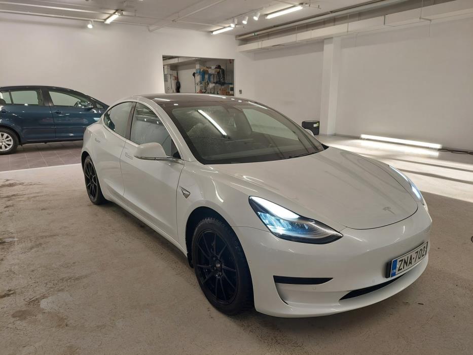 TESLA Model 3 2020