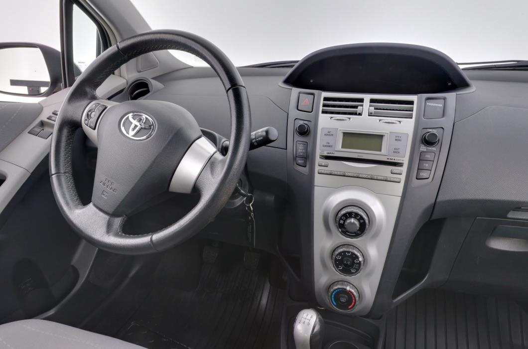 TOYOTA Yaris 2008
