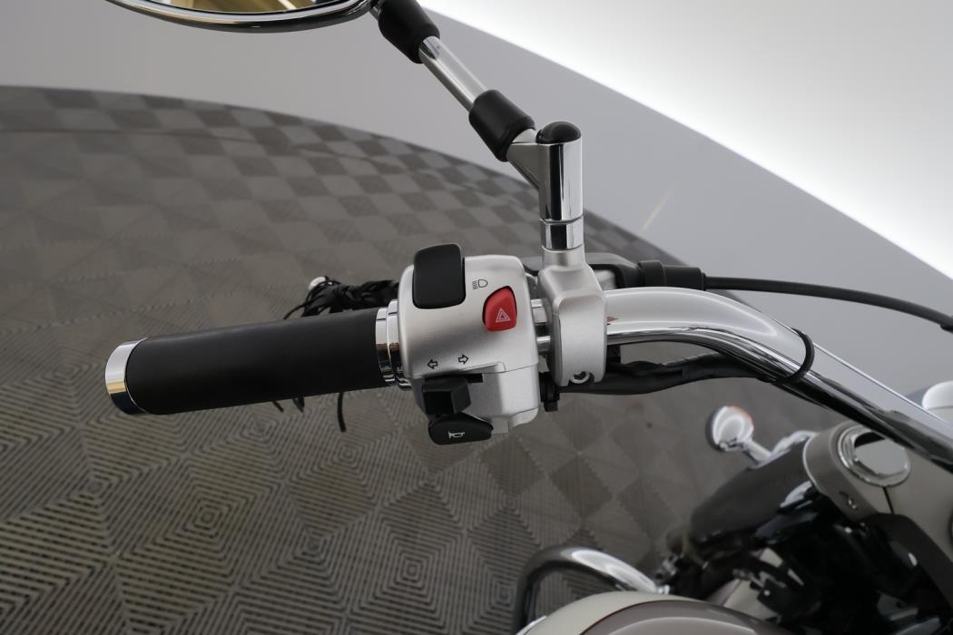 SUZUKI INTRUDER 2011