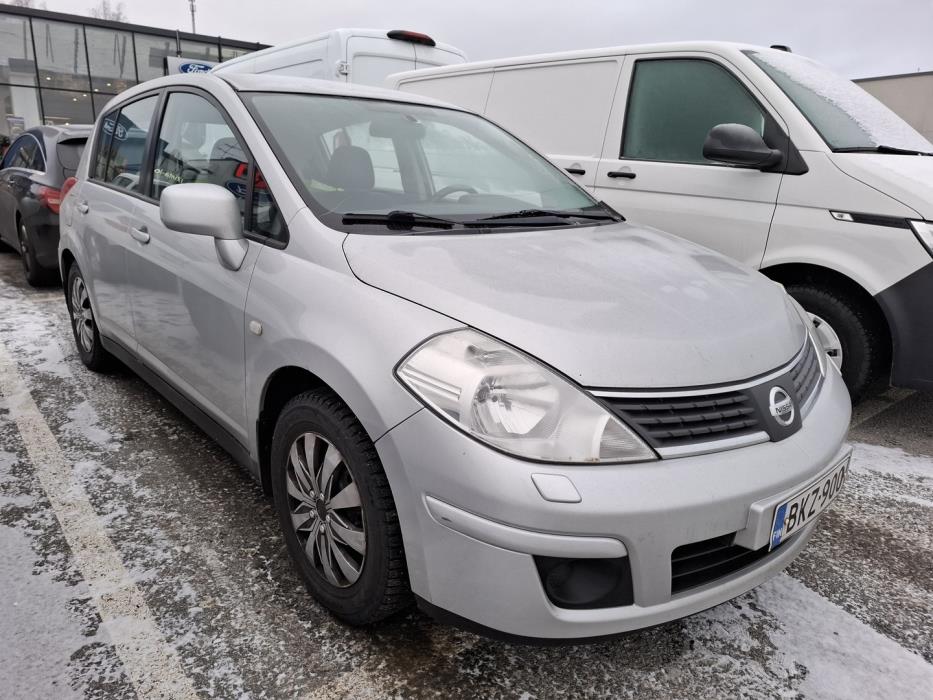 NISSAN Tiida 2009