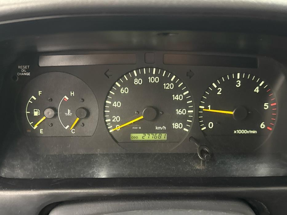 TOYOTA Hiace 2008
