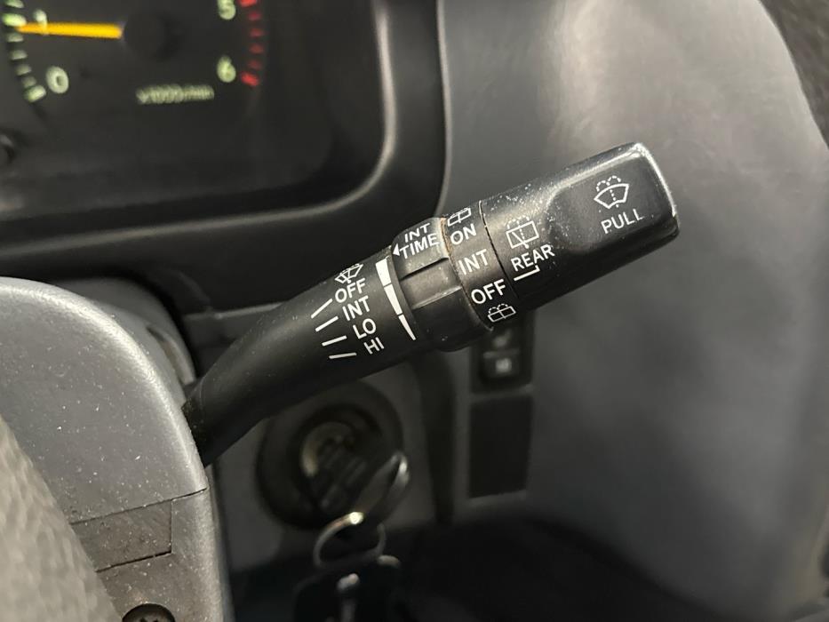 TOYOTA Hiace 2008