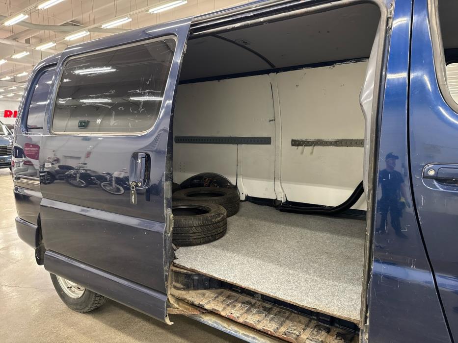 TOYOTA Hiace 2008