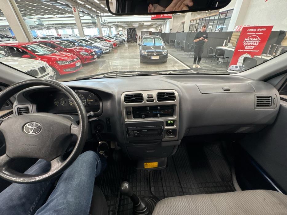 TOYOTA Hiace 2008