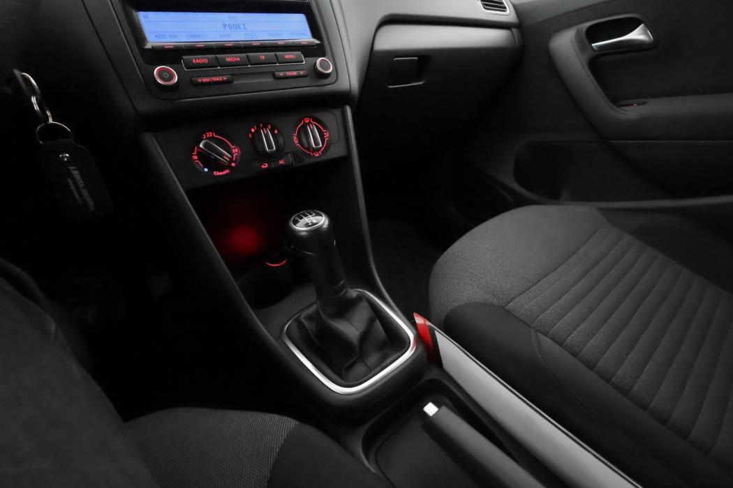 VOLKSWAGEN Polo 2010