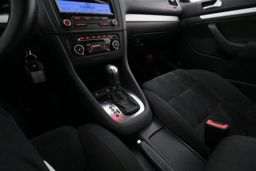 VOLKSWAGEN Golf 2011