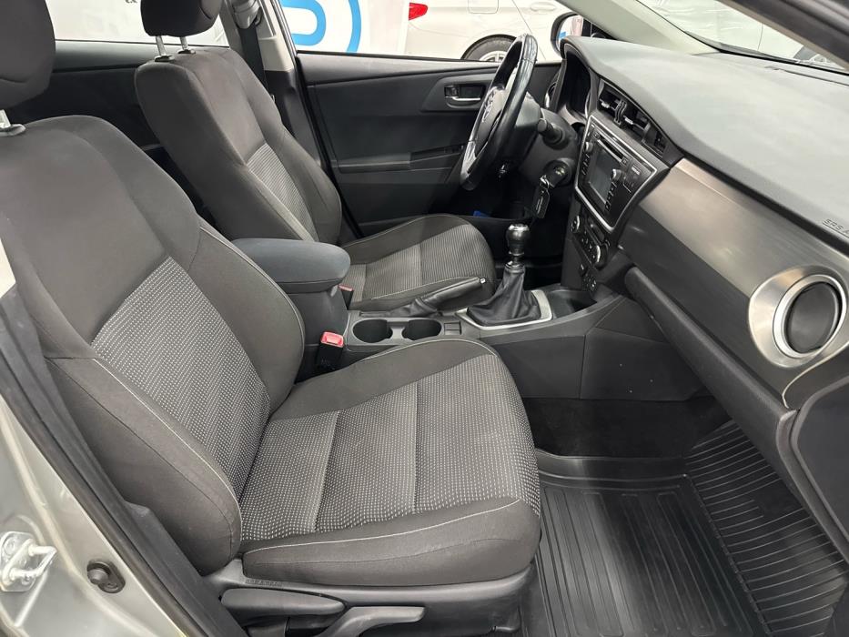 TOYOTA Auris 2013