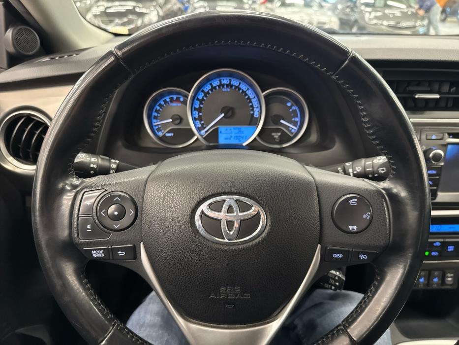 TOYOTA Auris 2013