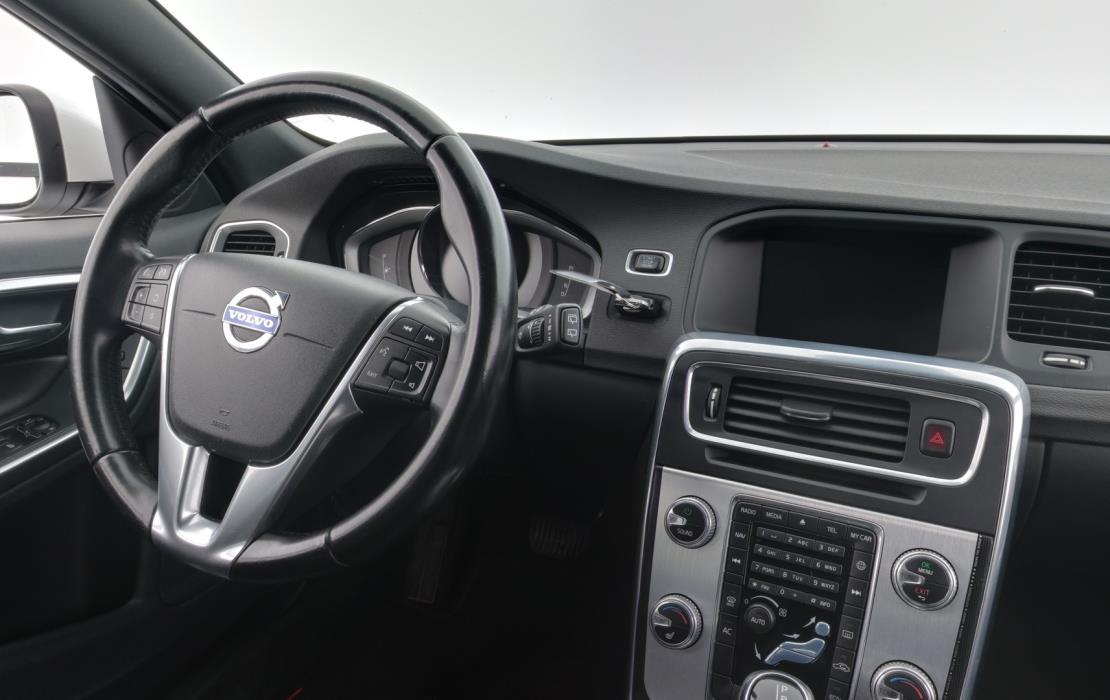 VOLVO V60 2015