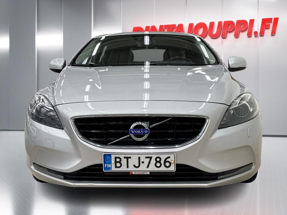 VOLVO V40 2015