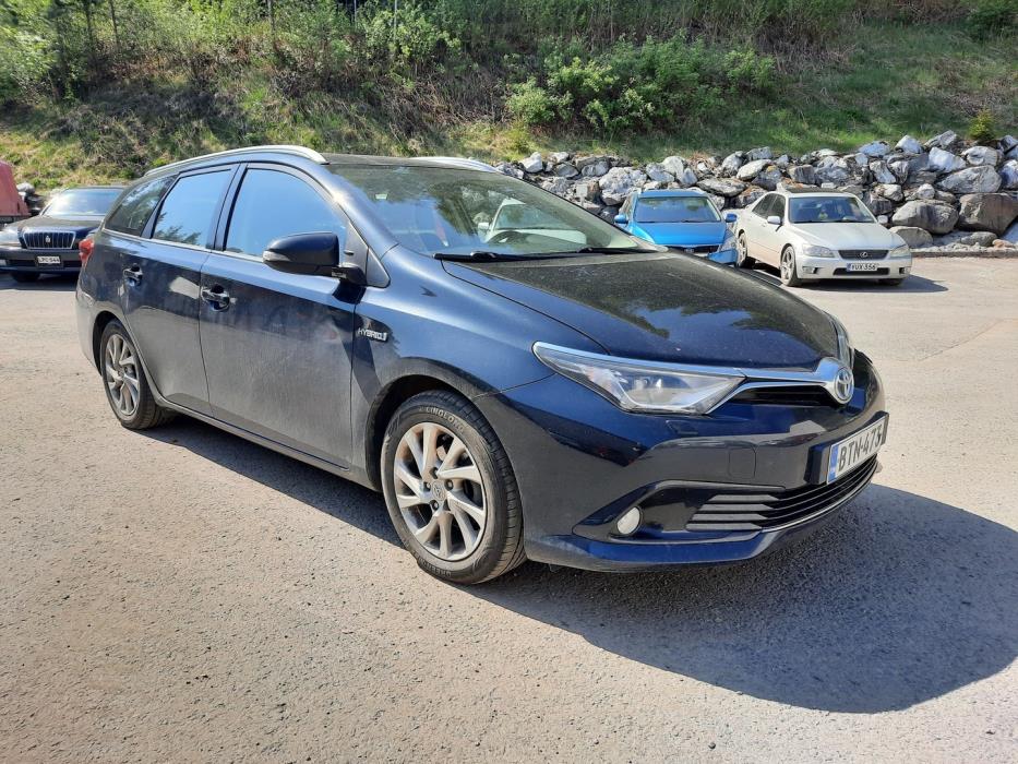 TOYOTA Auris 2015