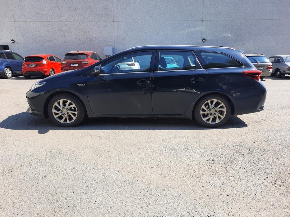 TOYOTA Auris 2015