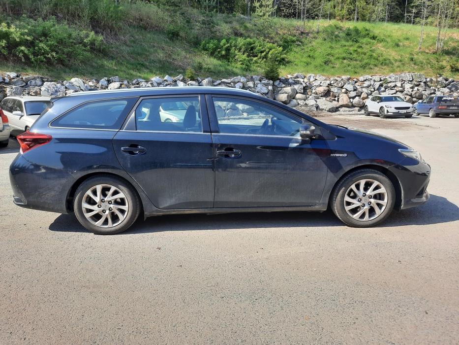 TOYOTA Auris 2015