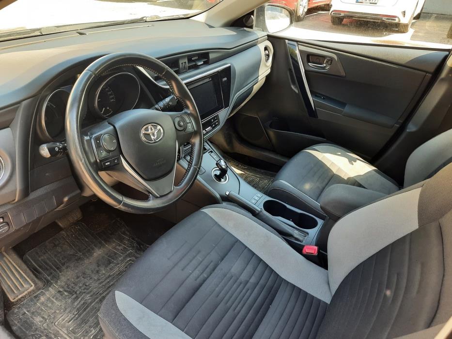 TOYOTA Auris 2015