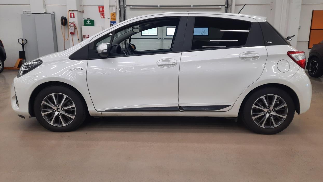TOYOTA Yaris 2019