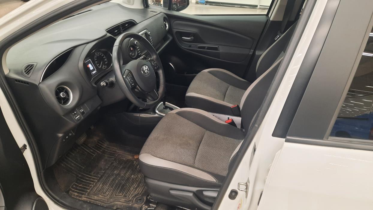 TOYOTA Yaris 2019