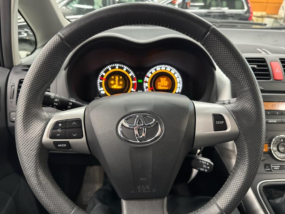 TOYOTA Auris 2010