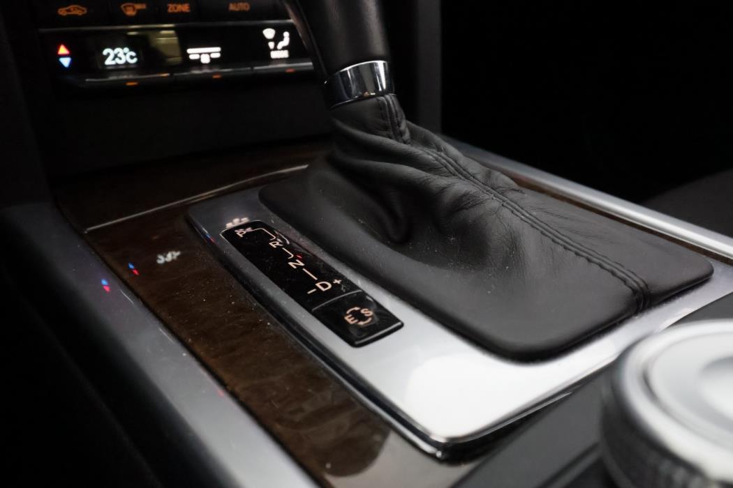 MERCEDES-BENZ E 2010