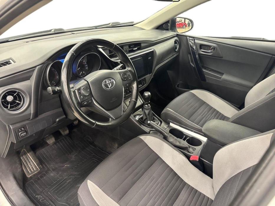 TOYOTA Auris 2017