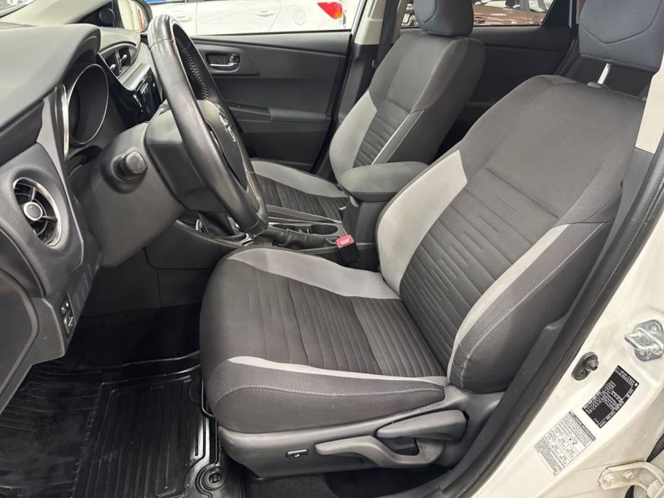 TOYOTA Auris 2017