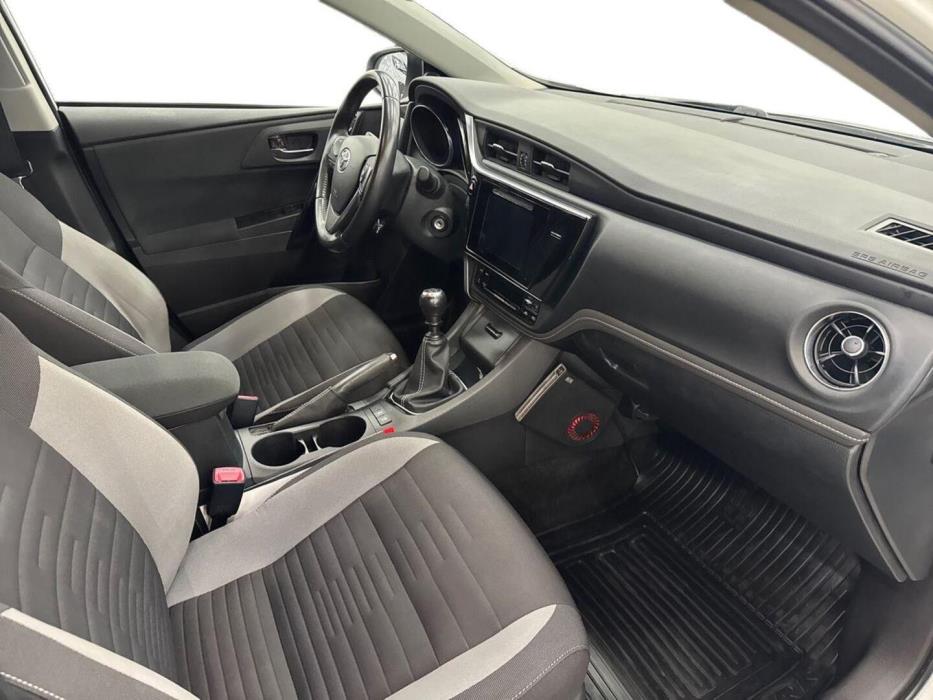 TOYOTA Auris 2017