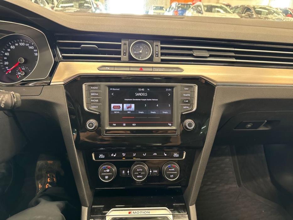 VOLKSWAGEN Passat 2015