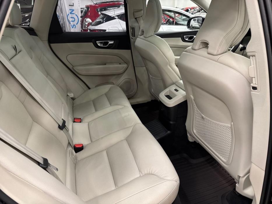 VOLVO XC60 2023