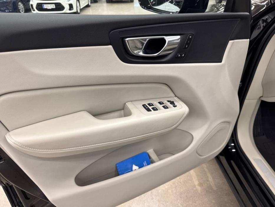 VOLVO XC60 2023