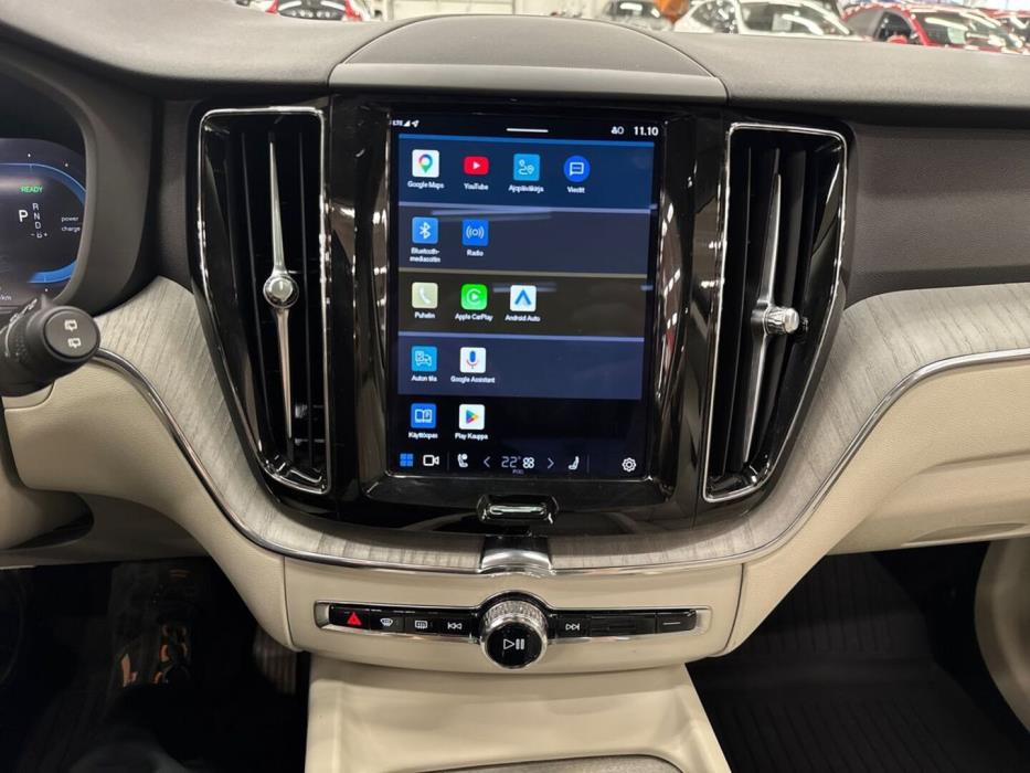 VOLVO XC60 2023