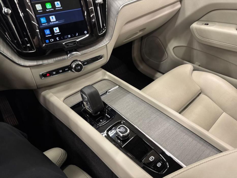 VOLVO XC60 2023