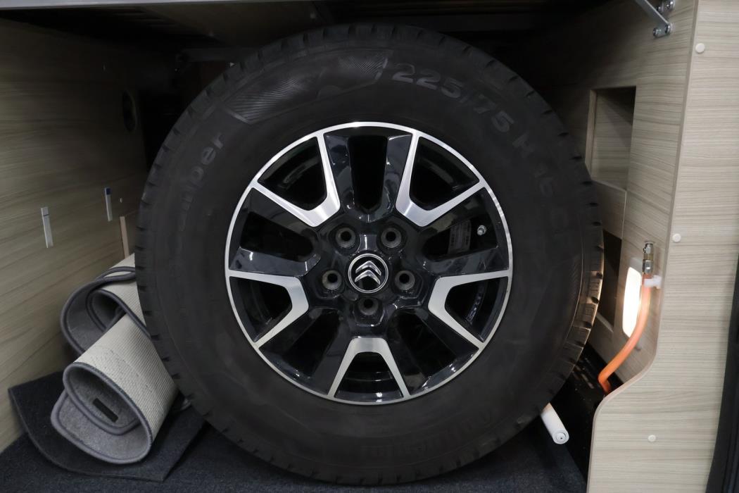 ADRIA TWIN AXESS 640 SL 2024