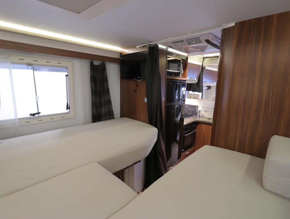 ADRIA Matrix Supreme M 687 SL 2016