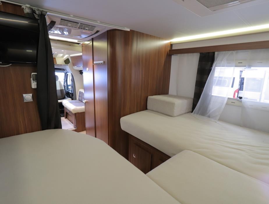 ADRIA Matrix Supreme M 687 SL 2016