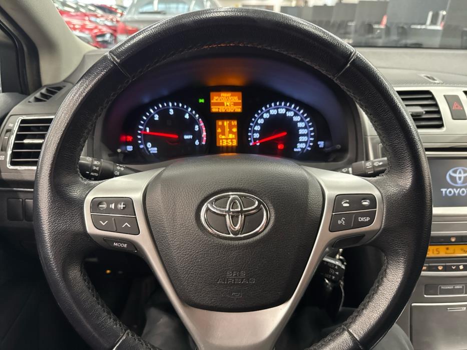 TOYOTA Avensis 2015