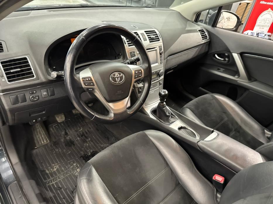 TOYOTA Avensis 2015