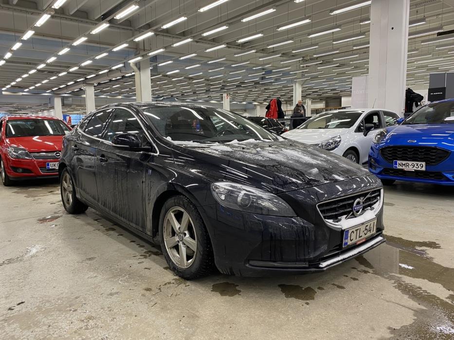 VOLVO V40 2015