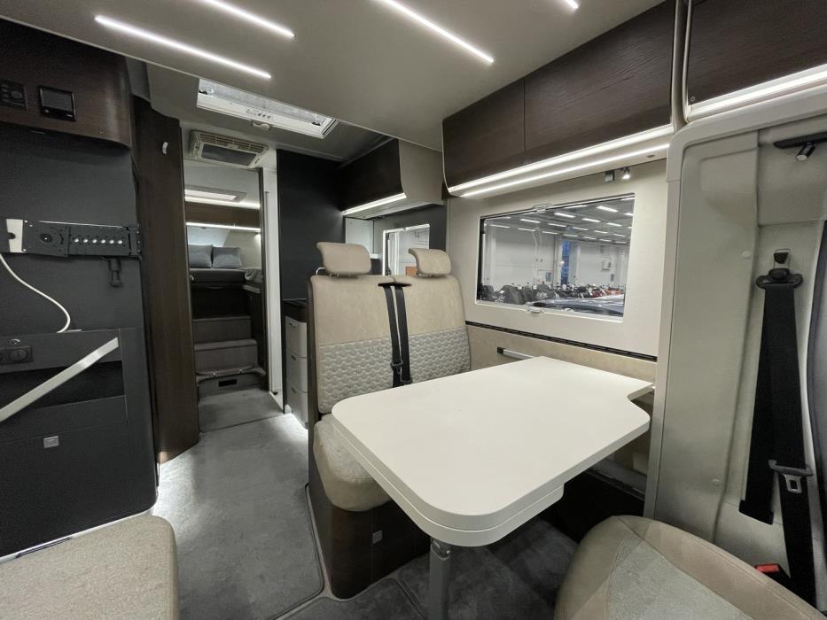 ADRIA Matrix Supreme 670 SL 2021