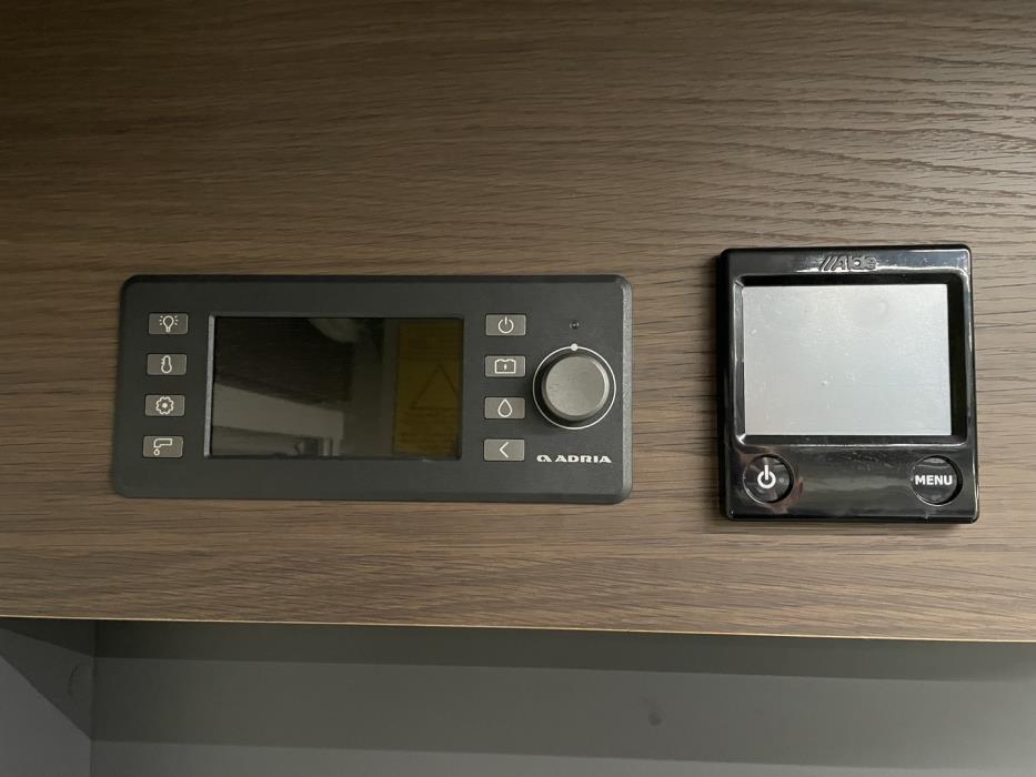 ADRIA Matrix Supreme 670 SL 2021