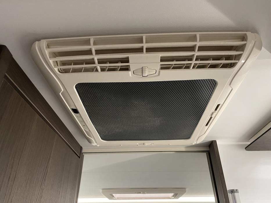 ADRIA Matrix Supreme 670 SL 2021