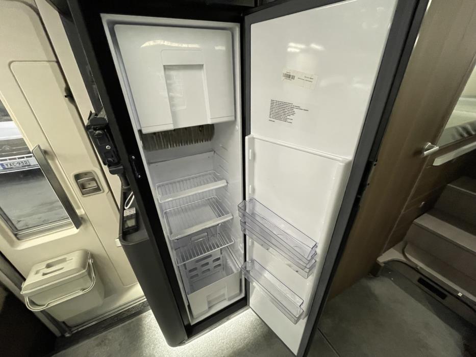 ADRIA Matrix Supreme 670 SL 2021