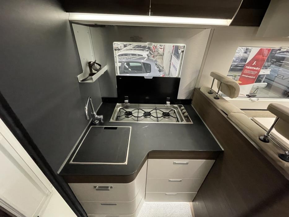 ADRIA Matrix Supreme 670 SL 2021