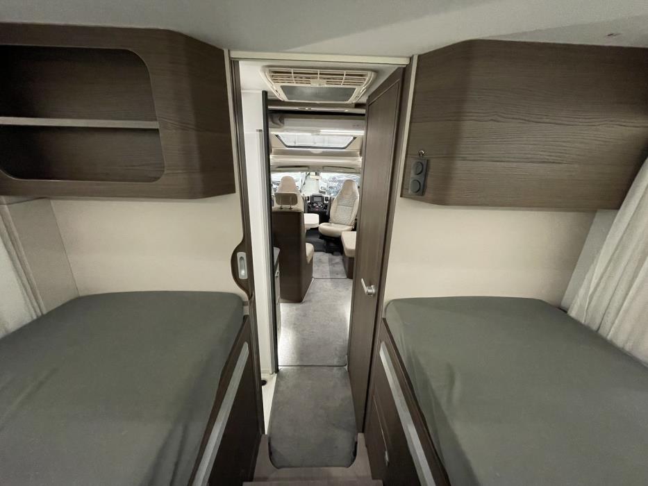 ADRIA Matrix Supreme 670 SL 2021