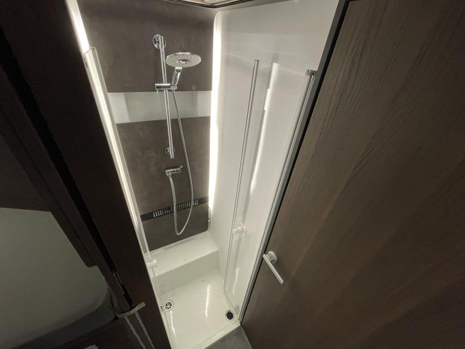 ADRIA Matrix Supreme 670 SL 2021